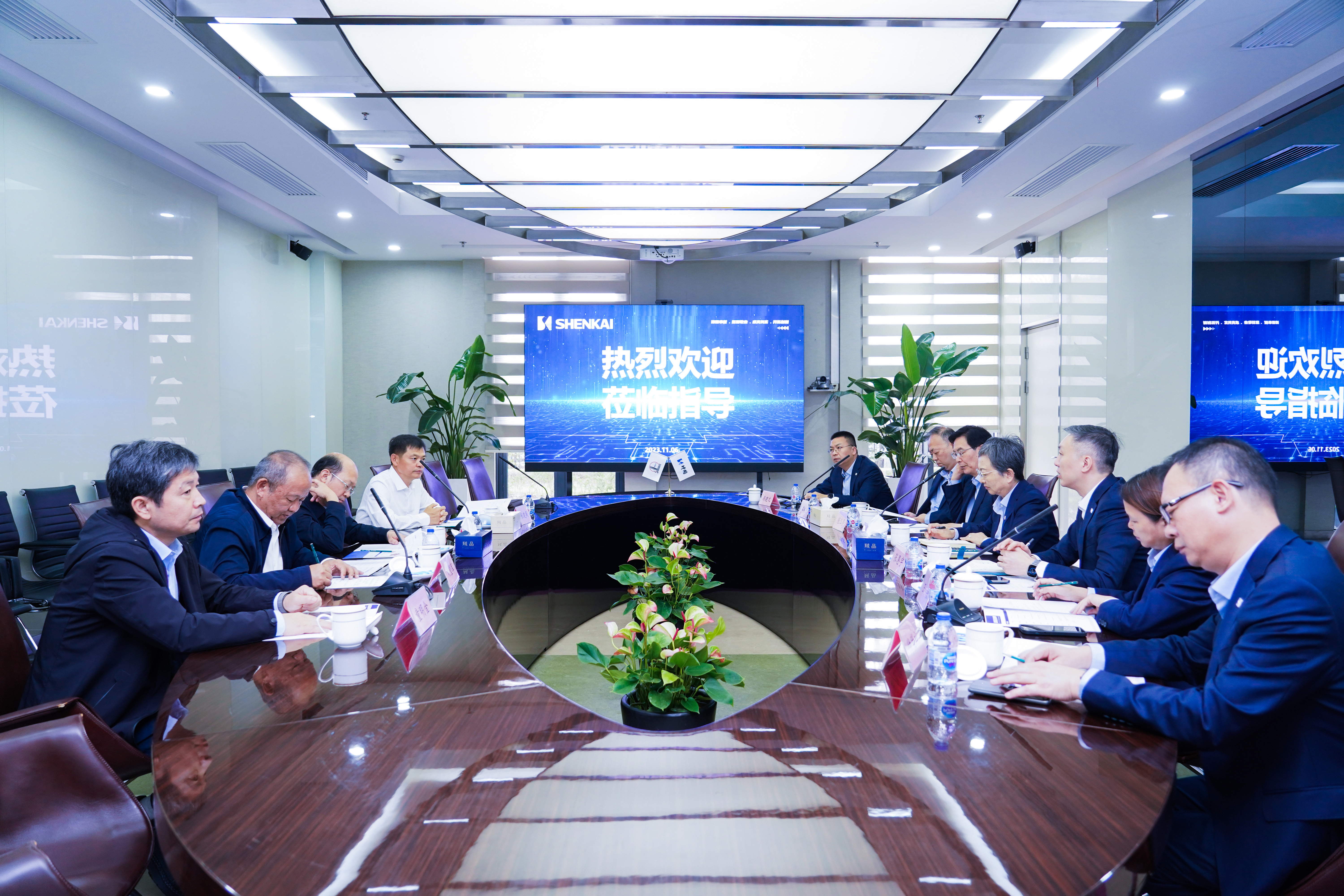 中国石化领导刘会友、张建阔一行莅临冰球突破mg参观考察(图1)