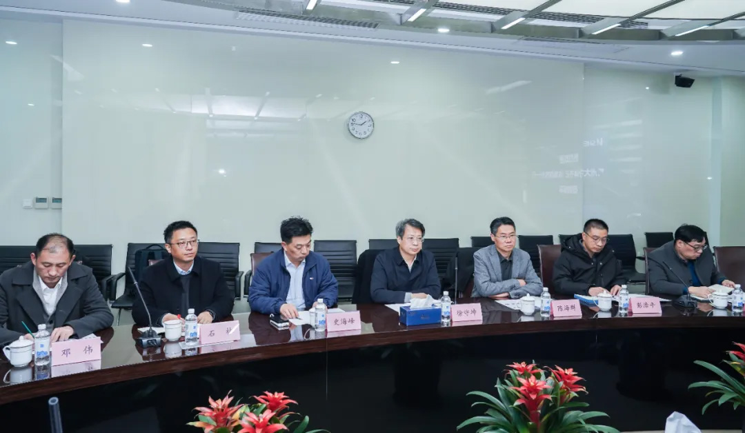 常州大学徐守坤书记、陈海群校长一行莅临冰球突破mg参观考察(图5)