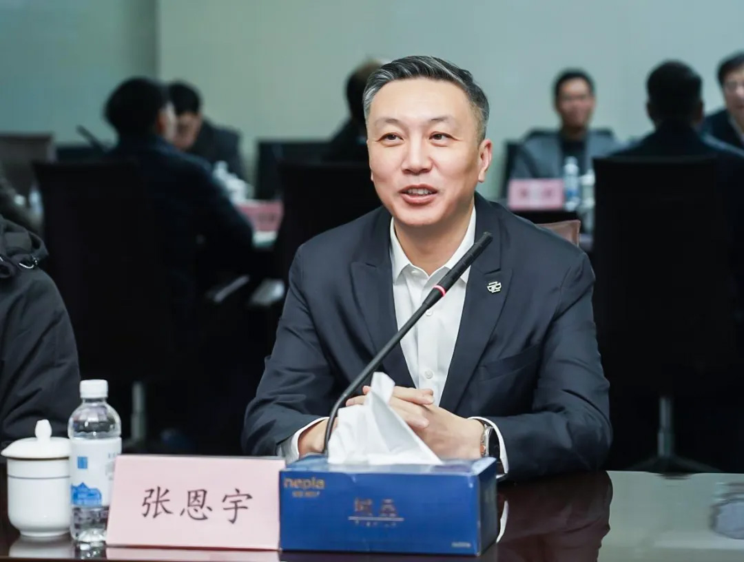 常州大学徐守坤书记、陈海群校长一行莅临冰球突破mg参观考察(图2)