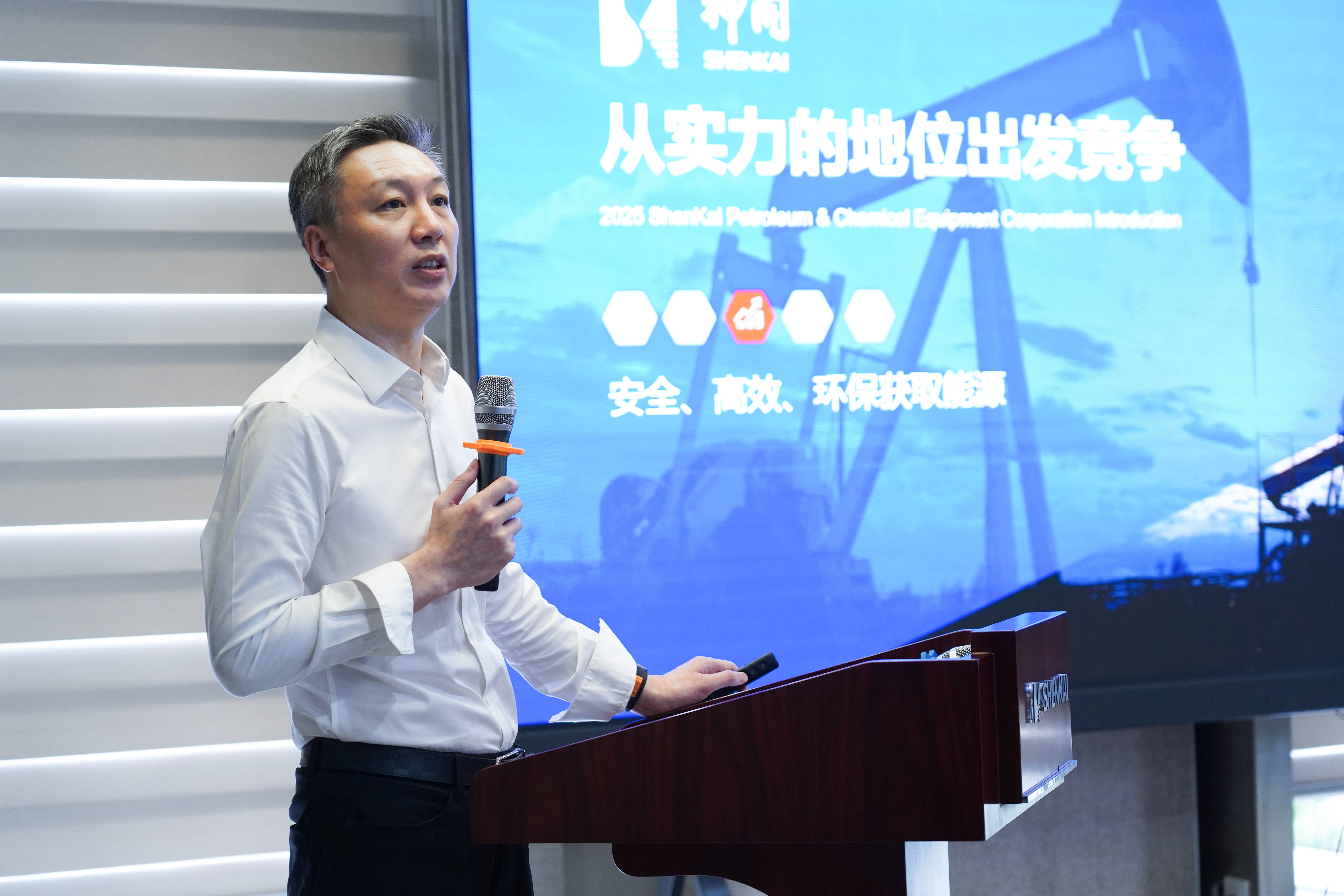 青春不负星光路，蓝天展翅正当时 | 冰球突破mg“青蓝同行，共创征途”青年员工主题交流分享会成功举办(图2)